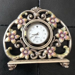 VINTAGE QUARTZ DESK CLOCK.